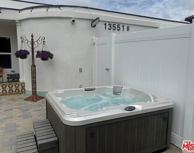 13551 Hart Street - Photo Thumbnail 33