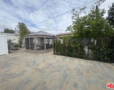 13551 Hart Street - Photo Thumbnail 7