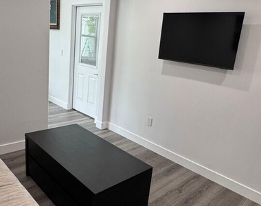 13551 Hart Street - Photo Thumbnail 42