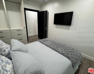 13551 Hart Street - Photo Thumbnail 28