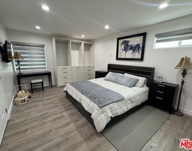 13551 Hart Street - Photo Thumbnail 22