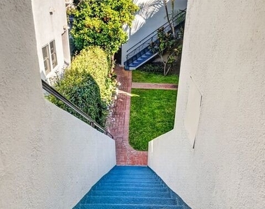 9928 Robbins Drive - Photo Thumbnail 43