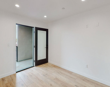 6811 Gloria Avenue - Photo Thumbnail 19