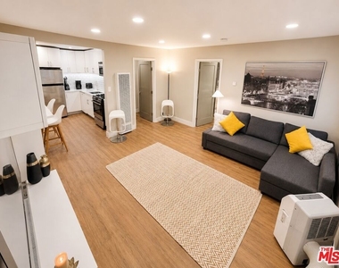 10 27th Avenue - Photo Thumbnail 6