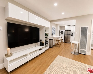 10 27th Avenue - Photo Thumbnail 5