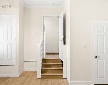 23114 Mariano Street - Photo Thumbnail 18