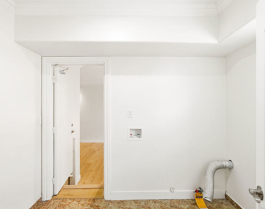 23114 Mariano Street - Photo Thumbnail 14