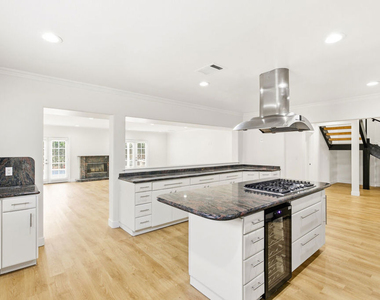 23114 Mariano Street - Photo Thumbnail 13