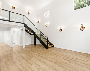 23114 Mariano Street - Photo Thumbnail 6