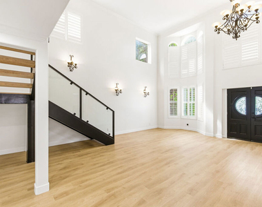 23114 Mariano Street - Photo Thumbnail 10