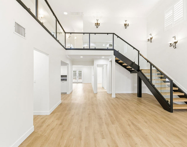 23114 Mariano Street - Photo Thumbnail 7