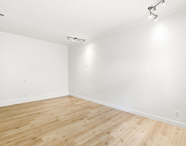 23114 Mariano Street - Photo Thumbnail 16