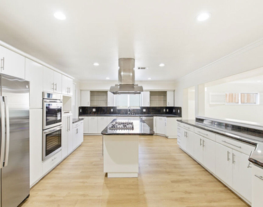23114 Mariano Street - Photo Thumbnail 11