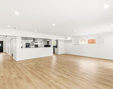 23114 Mariano Street - Photo Thumbnail 21