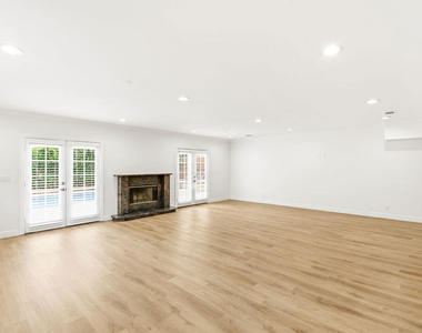 23114 Mariano Street - Photo Thumbnail 20