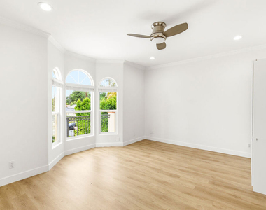 23114 Mariano Street - Photo Thumbnail 31
