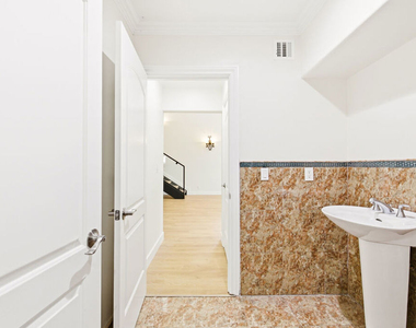23114 Mariano Street - Photo Thumbnail 15