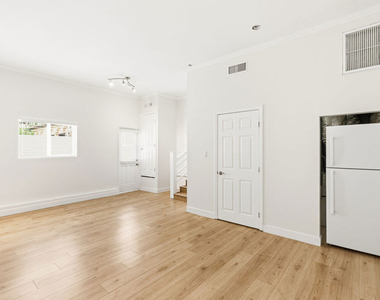 23114 Mariano Street - Photo Thumbnail 17
