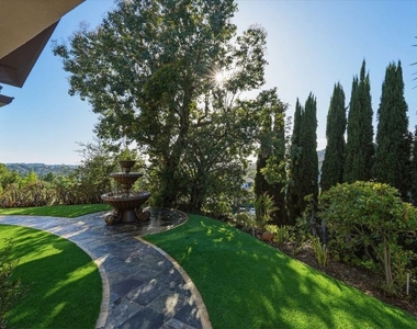 5356 Waldo Place - Photo Thumbnail 4