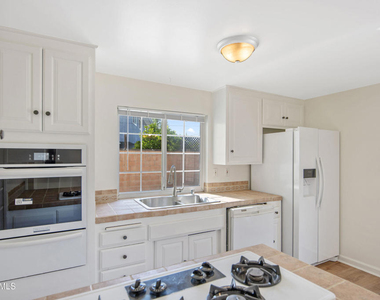2087 Rhoda Street - Photo Thumbnail 3