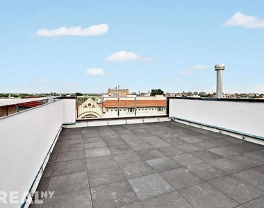 Bedford Avenue - Photo Thumbnail 3