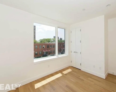Bedford Avenue - Photo Thumbnail 1