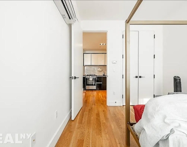 East 32nd Street - Photo Thumbnail 5