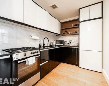 East 32nd Street - Photo Thumbnail 2
