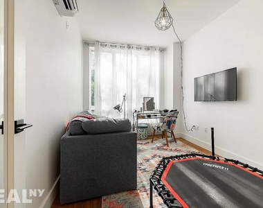 East 32nd Street - Photo Thumbnail 4
