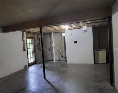 45 Laurel Hollow Estate - Photo Thumbnail 18