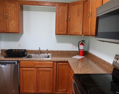 45 Laurel Hollow Estate - Photo Thumbnail 10