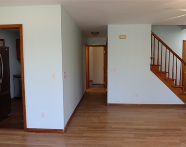45 Laurel Hollow Estate - Photo Thumbnail 7