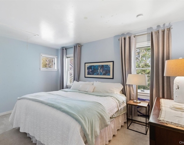 425 Briarwood Lane - Photo Thumbnail 19