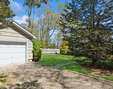 425 Briarwood Lane - Photo Thumbnail 32