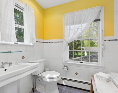 425 Briarwood Lane - Photo Thumbnail 20