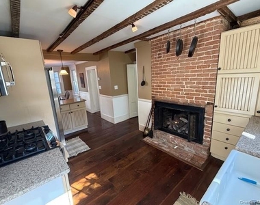 225 Christian Avenue - Photo Thumbnail 10
