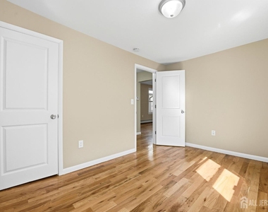164 S Ridgewood Drive - Photo Thumbnail 13