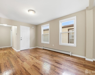 164 S Ridgewood Drive - Photo Thumbnail 2