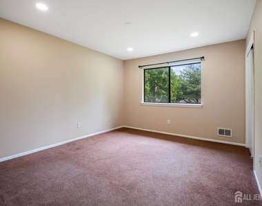 4410 Birchwood Court - Photo Thumbnail 12
