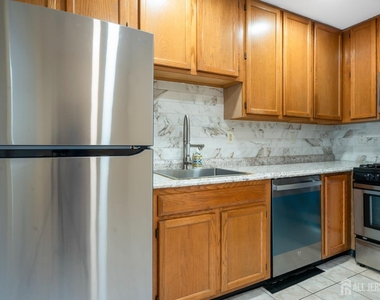 4410 Birchwood Court - Photo Thumbnail 7