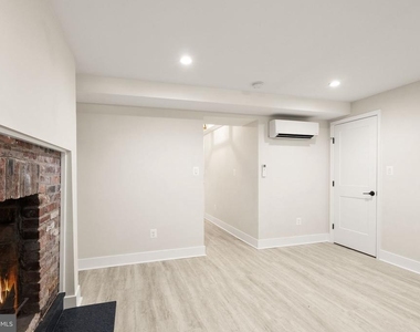 214 S Henry Street - Photo Thumbnail 11