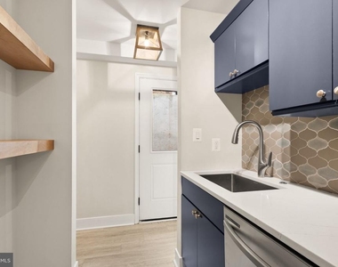 214 S Henry Street - Photo Thumbnail 8
