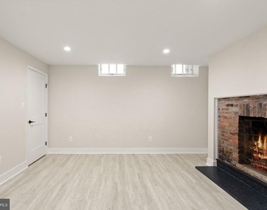 214 S Henry Street - Photo Thumbnail 10