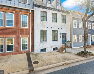 214 S Henry Street - Photo Thumbnail 1