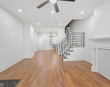 5527 Catharine Street - Photo Thumbnail 3
