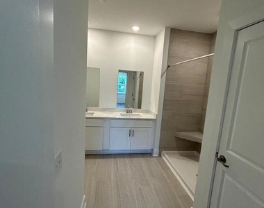 5202 Mary Ashby Way - Photo Thumbnail 9