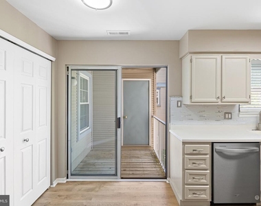 107 Sweetwater Drive - Photo Thumbnail 4