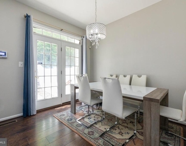 4004 Meadow Trail Lane - Photo Thumbnail 11