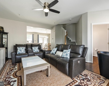4004 Meadow Trail Lane - Photo Thumbnail 3