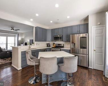 4004 Meadow Trail Lane - Photo Thumbnail 10